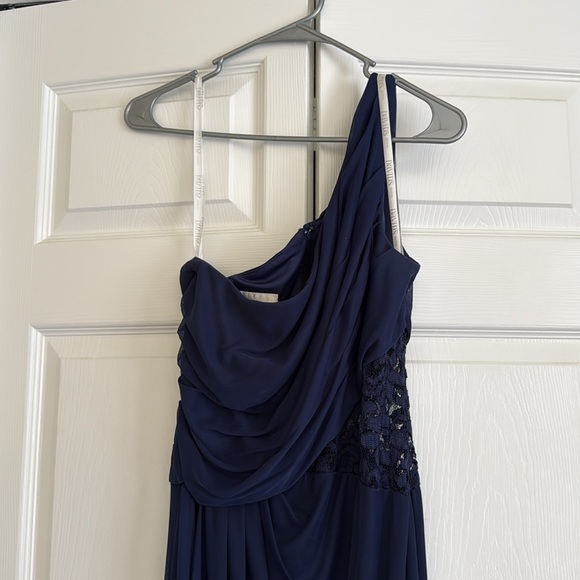 Elegant Navy Blue One-Shoulder Dress - Picture 3 of 5